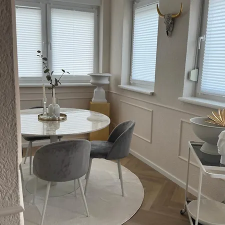 Rebgold - Luxury Living By Lisa *