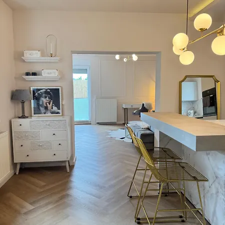 Rebgold - Luxury Living By Lisa Apartman